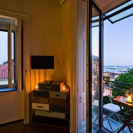 Bed And Travel Apartment La Minerva Suite サレルノ エクステリア 写真