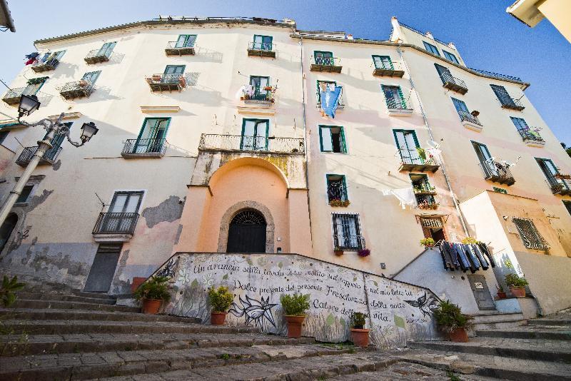 Bed And Travel Apartment La Minerva Suite サレルノ エクステリア 写真